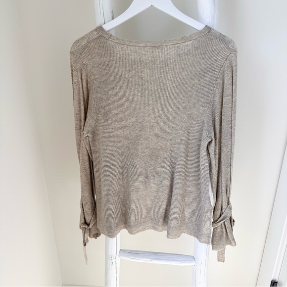 Willow & Clay Bell and Tie Sleeve Taupe Knit Sweater SZ Large - Picture 2 of 7